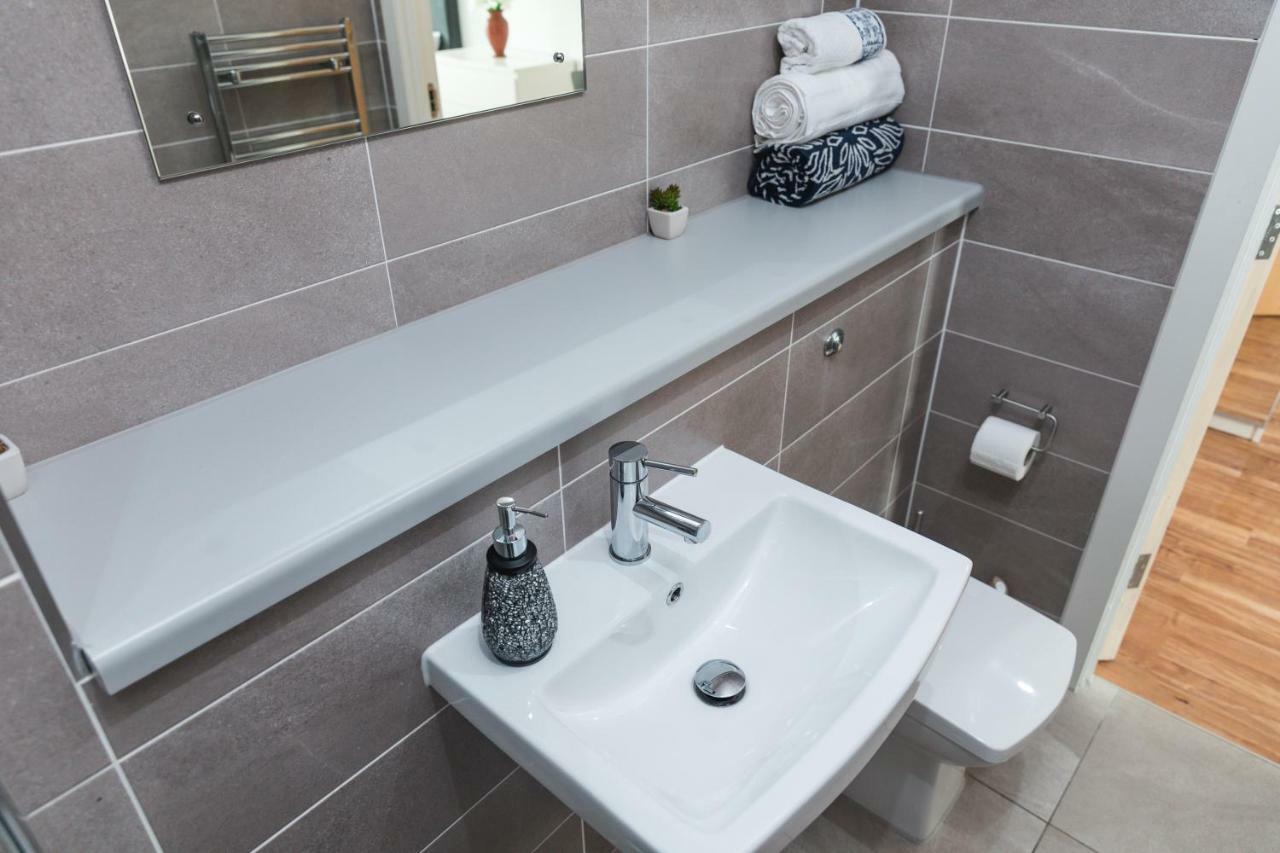 מנצ'סטר Studio Apartments Free Street Parking Subject To Availability מראה חיצוני תמונה